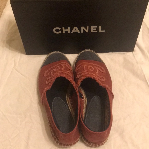 CHANEL Red Espadrilles - Picture 3 of 5